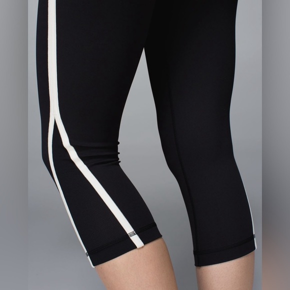 Women’s LULULEMON ATHLETICA Up The Pace Crop Black legging size 8 - Picture 6 of 14
